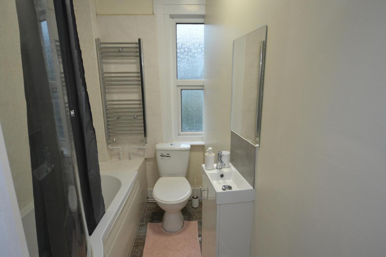 Cheerful 4 Bedroom House In Greater London Exteriör bild