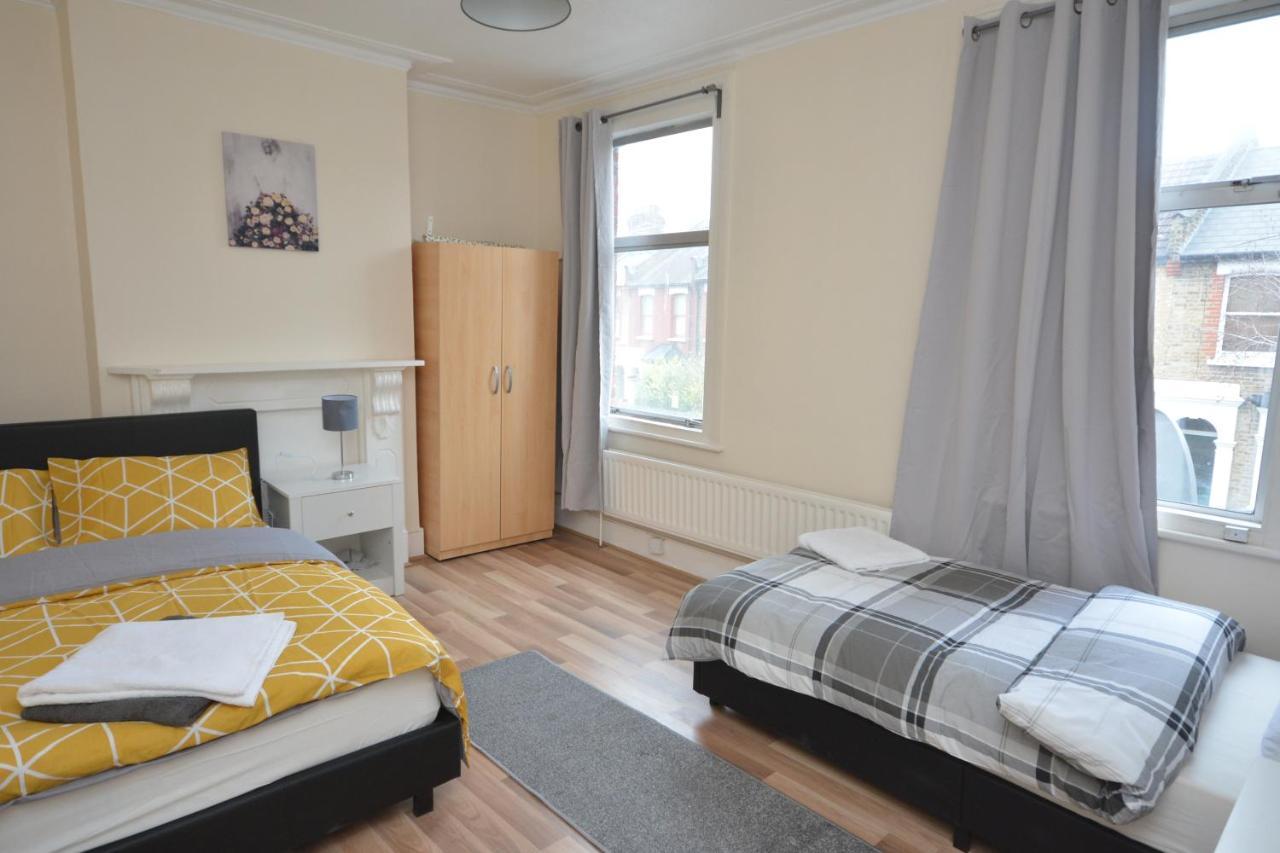 Cheerful 4 Bedroom House In Greater London Exteriör bild