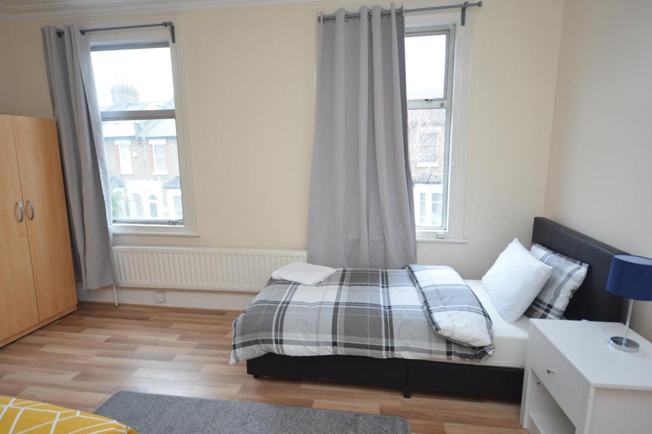 Cheerful 4 Bedroom House In Greater London Exteriör bild