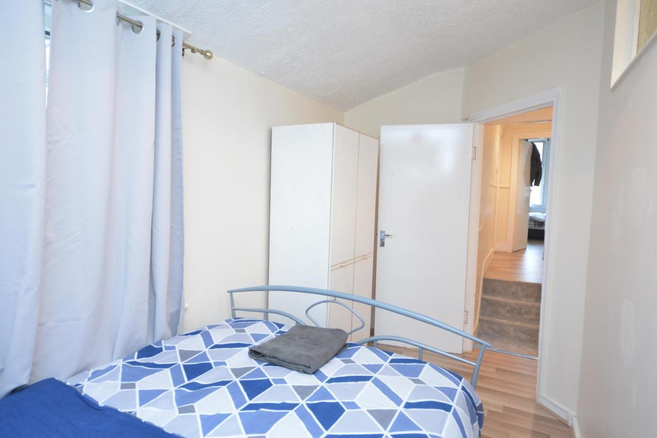 Cheerful 4 Bedroom House In Greater London Exteriör bild