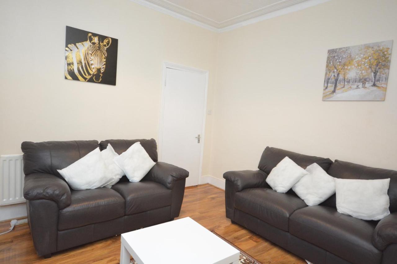 Cheerful 4 Bedroom House In Greater London Exteriör bild