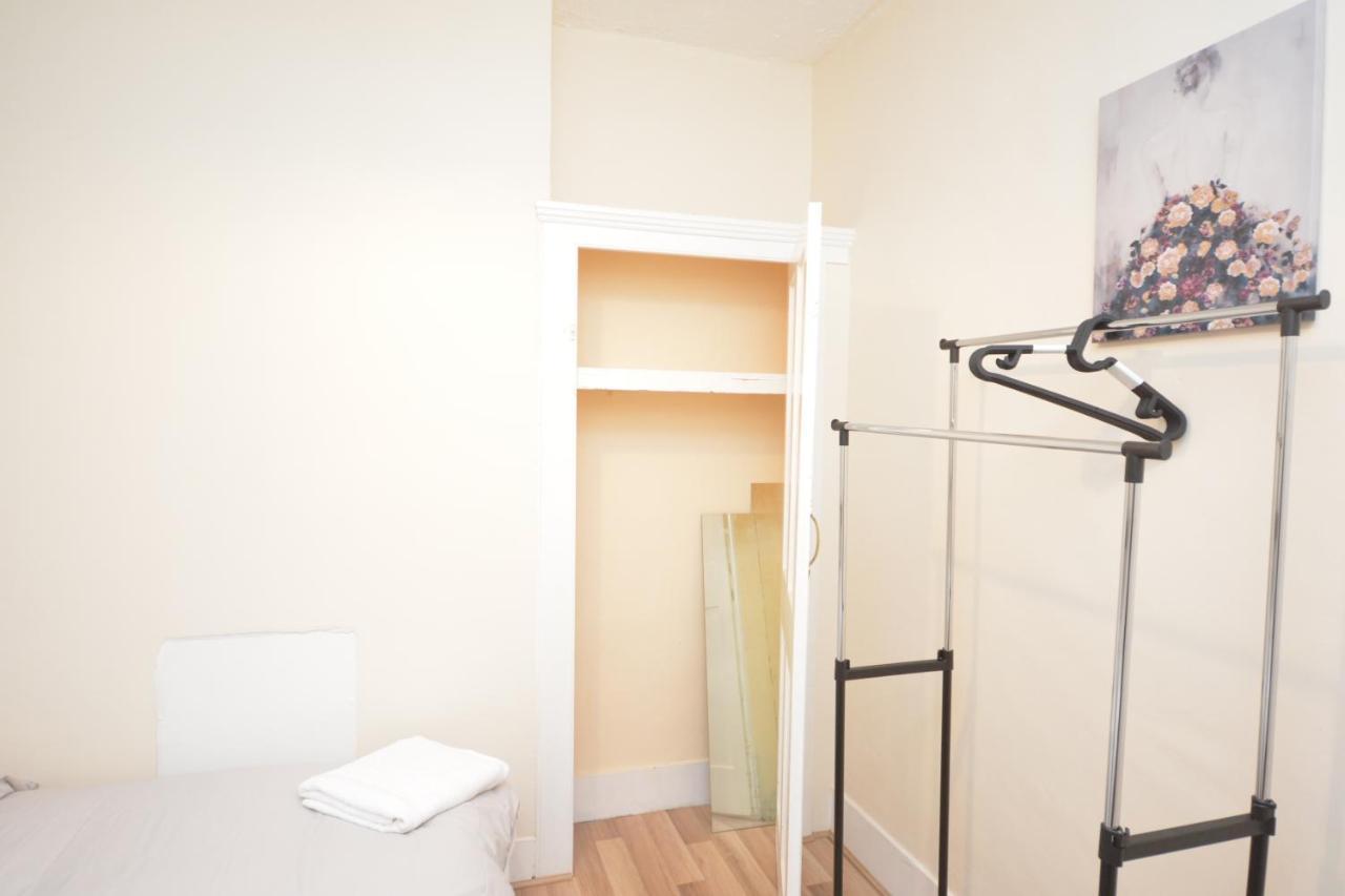 Cheerful 4 Bedroom House In Greater London Exteriör bild